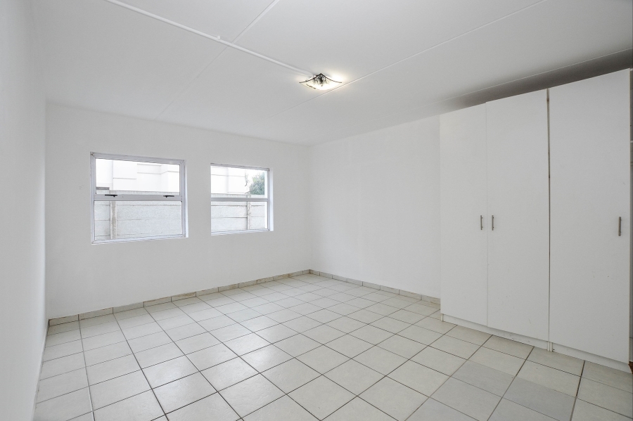 8 Bedroom Property for Sale in Parklands Western Cape